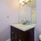 Pet friendly walk to Saugatuck hot tub