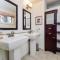 Pet friendly walk to Saugatuck hot tub