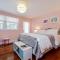 Pet friendly walk to Saugatuck hot tub