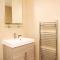 Apt 3, Trafalgar Sq Duplex, 3rd & 4th floor by Indigo Flats - Londýn