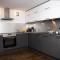 Apt 3, Trafalgar Sq Duplex, 3rd & 4th floor by Indigo Flats - Londýn