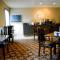 Super 8 by Wyndham Fox Creek
