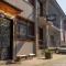Old Town Deluxe Flats