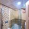 12 rooms hotel