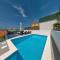 Villa Somnium near Trogir, pool and gym - 罗戈兹尼察