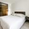 Foto: One-Bedroom Apartment on Nezavisimosti 48 13/36