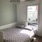 Spacious modern 2 bedroom flat great location old town + lake