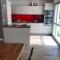 Spacious modern 2 bedroom flat great location old town + lake