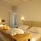 Kapetan Tasos Suites