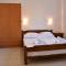 Raphs Studios-Apts By The Sea