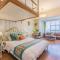 Westlake 7 Service Apartment
