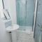 Apartment 3 Broadhurst Court sleeps 4 minutes from town centre & train