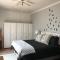 Contemporary Stay at Giraffe Cottage - Benoni