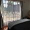 Contemporary Stay at Giraffe Cottage - Benoni