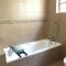 Contemporary Stay at Giraffe Cottage - Benoni