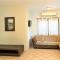 Foto: Bright & modern new 2BR/2Bth w/ parking 2/16