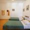 Apartment and rooms Roko
