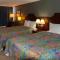 Express Inn & Suites - 5 Miles from St Petersburg Clearwater Airport - 克利尔沃特