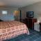 Express Inn & Suites - 5 Miles from St Petersburg Clearwater Airport - 克利尔沃特