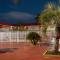 Express Inn & Suites - 5 Miles from St Petersburg Clearwater Airport - 克利尔沃特