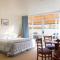 Commodores Lodge - Russell