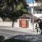 IBIS Your Cosy Oasis With Private Parking and Patio