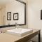 Country Inn & Suites by Radisson, Fergus Falls, MN