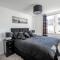 Orange Apartments Polmuir Gardens Only 7 minutes to City Centre
