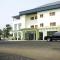Monty Suites & Golf