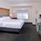 Holiday Inn & Suites - Farmington Hills - Detroit NW, an IHG Hotel