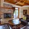 Blue Mountain-Luxurious BlueSki George Chalet, Hot Tub, Pool, Gas Fireplace