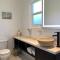 Sandyland Reef Inn