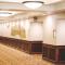 Quality Inn & Suites Ames Conference Center Near ISU Campus - أيمز