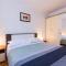 Apartments with swimming pool Novigrad - 7078