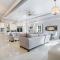Stunning Penthouse in the Heart of the City