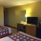 Super 8 by Wyndham Raton