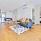 Foto: Family-Loved Modern Apt In Box Hill Central