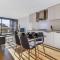 Foto: Family-Loved Modern Apt In Box Hill Central 11/22
