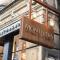 Sunny & spacious Royal Mile apt dating from 1677 - إدنبرة