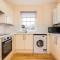 Sunny & spacious Royal Mile apt dating from 1677
