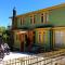 13 Lunas Hostel