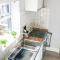 Central Stamford Townhouse With Parking