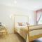 Exclusive quietness in the heart of Madrid with Public Parking, Breakfast, 2 bathrooms