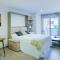 Exclusive quietness in the heart of Madrid with Public Parking, Breakfast, 2 bathrooms