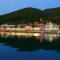 House of Hats - next to the coast - Karavomylos