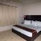 Posh Apartments Business Hotel