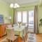 Foto: HomeLike Two Bedroom Apartment with Park View 2/30