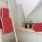 BelArté framing shop, spacious apartment with garage in the heart of Ieper