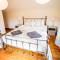Beautiful 3 Bedroom Cottage - Picturesque Retreat