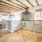 Beautiful 3 Bedroom Cottage - Picturesque Retreat
